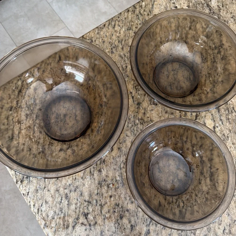 Vintage Pyrex Amber Brown Glass Nesting Mixing Bowls - Set of 3  #322 #323 #325